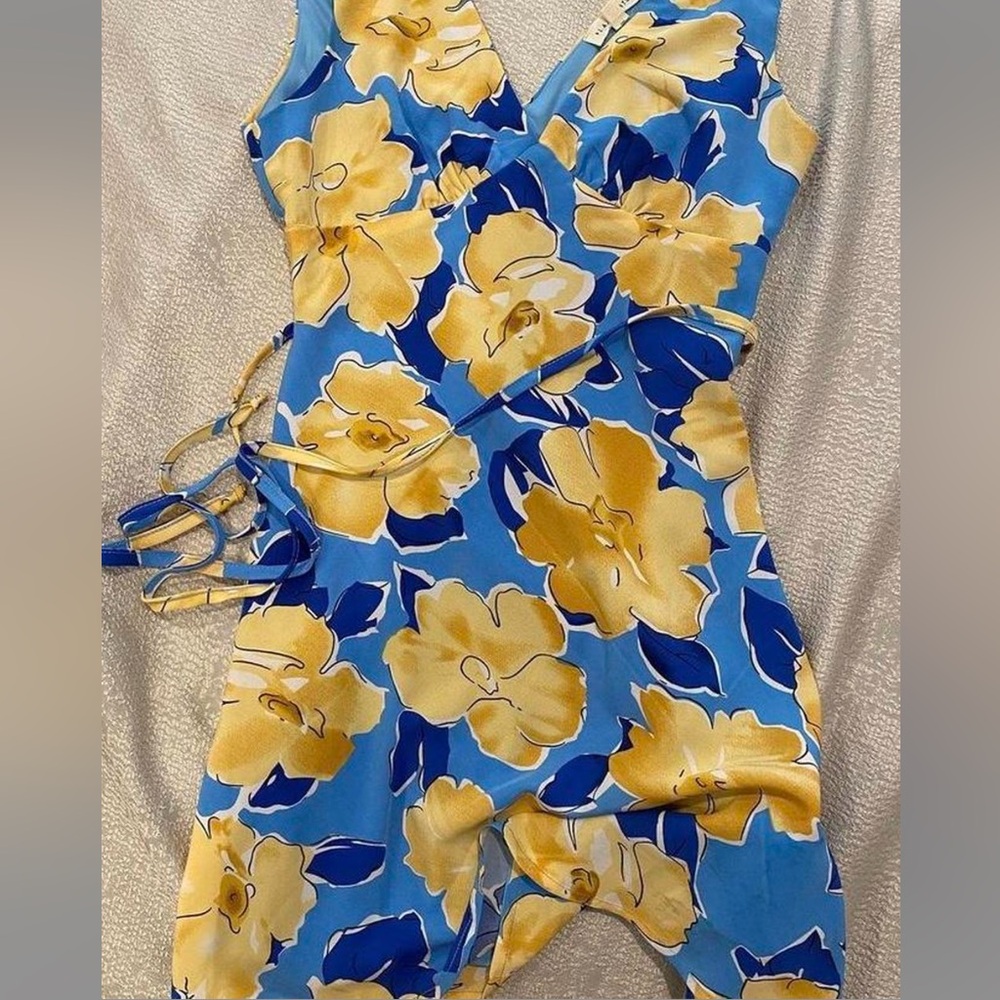 DRESSES - Picture 2 of 2